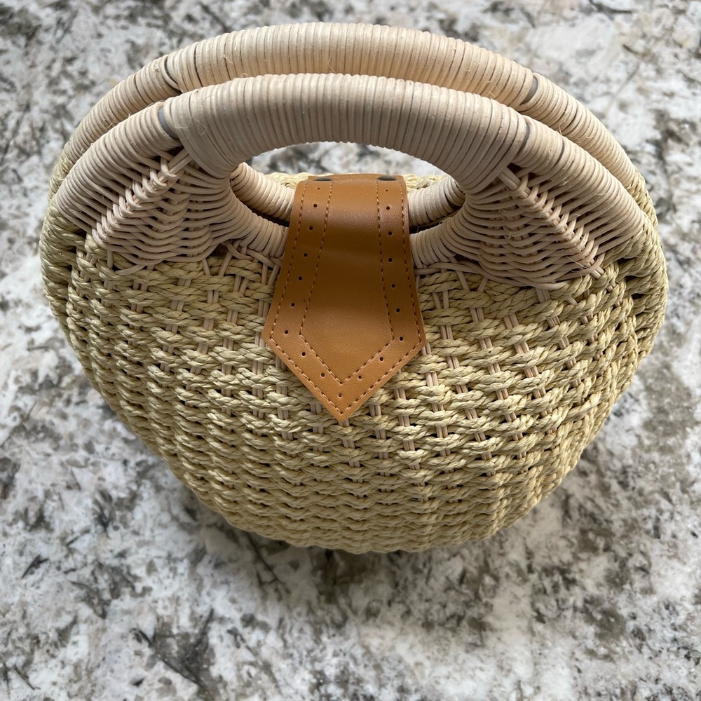 New without tag stylish woven bag